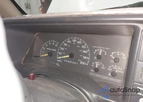 1998 Chevrolet C1500 Fleetside z USA, uszkodzony, nr VIN 1GCEC19M5WE245641